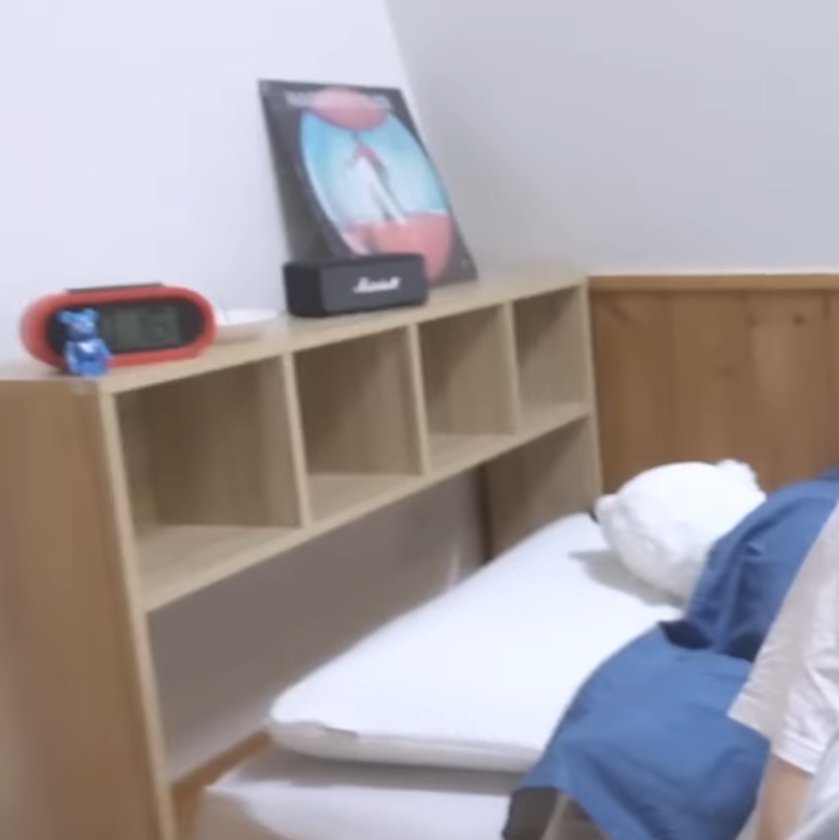 mamacle_55's tweet image. ケイくんのシロクマのぬいぐるみさ...あの白さとボアの感じ...IKEAのシロクマちゃんじゃないかな...🐻‍❄️(ほぼ確信)
#andTEAM #K