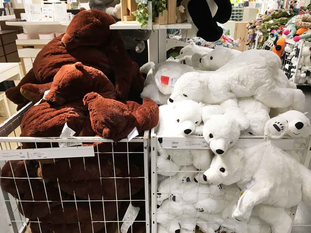 mamacle_55's tweet image. ケイくんのシロクマのぬいぐるみさ...あの白さとボアの感じ...IKEAのシロクマちゃんじゃないかな...🐻‍❄️(ほぼ確信)
#andTEAM #K