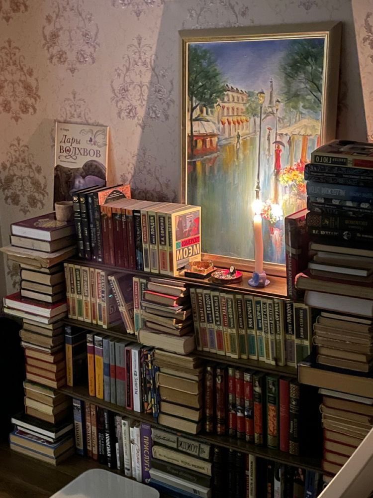 kaitlynscafe's tweet image. i’ve lived thousands of lives 📚