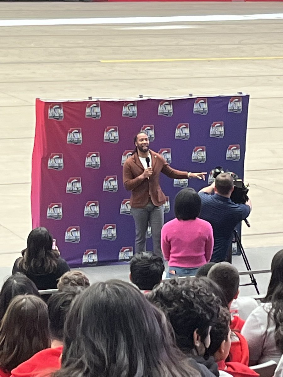 RhodesMPSAZ's tweet photo. Students participated in 100 Yards of Education today focused around STEM activities and careers. They explored, ate and listened to a motivating speech by Larry Fitzgerald. https://t.co/NwP2o1A0ME