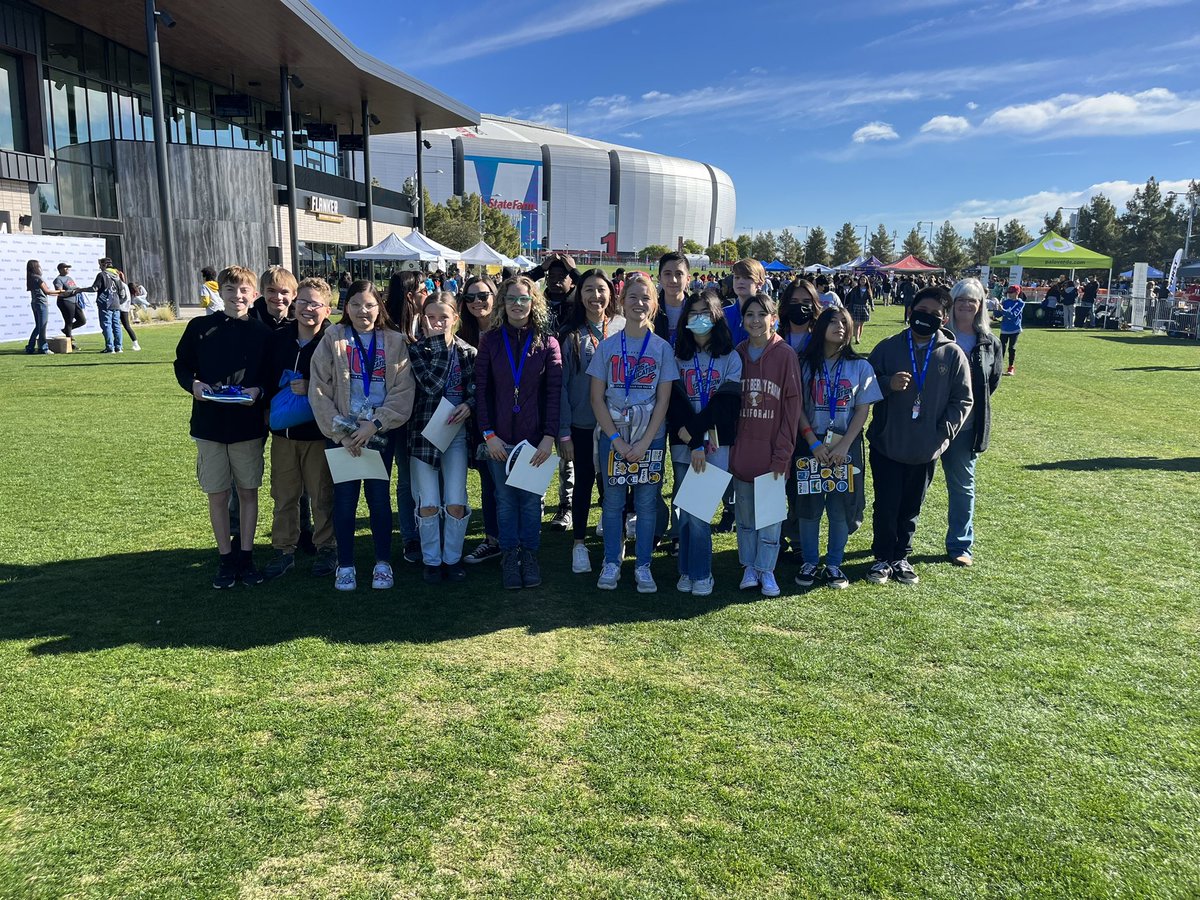 RhodesMPSAZ's tweet photo. Students participated in 100 Yards of Education today focused around STEM activities and careers. They explored, ate and listened to a motivating speech by Larry Fitzgerald. https://t.co/NwP2o1A0ME