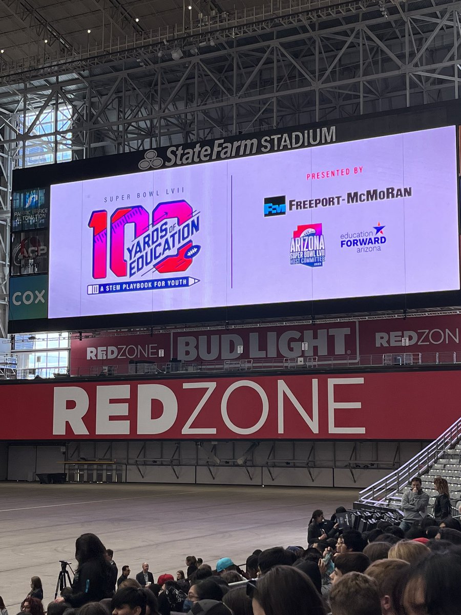 RhodesMPSAZ's tweet photo. Students participated in 100 Yards of Education today focused around STEM activities and careers. They explored, ate and listened to a motivating speech by Larry Fitzgerald. https://t.co/NwP2o1A0ME