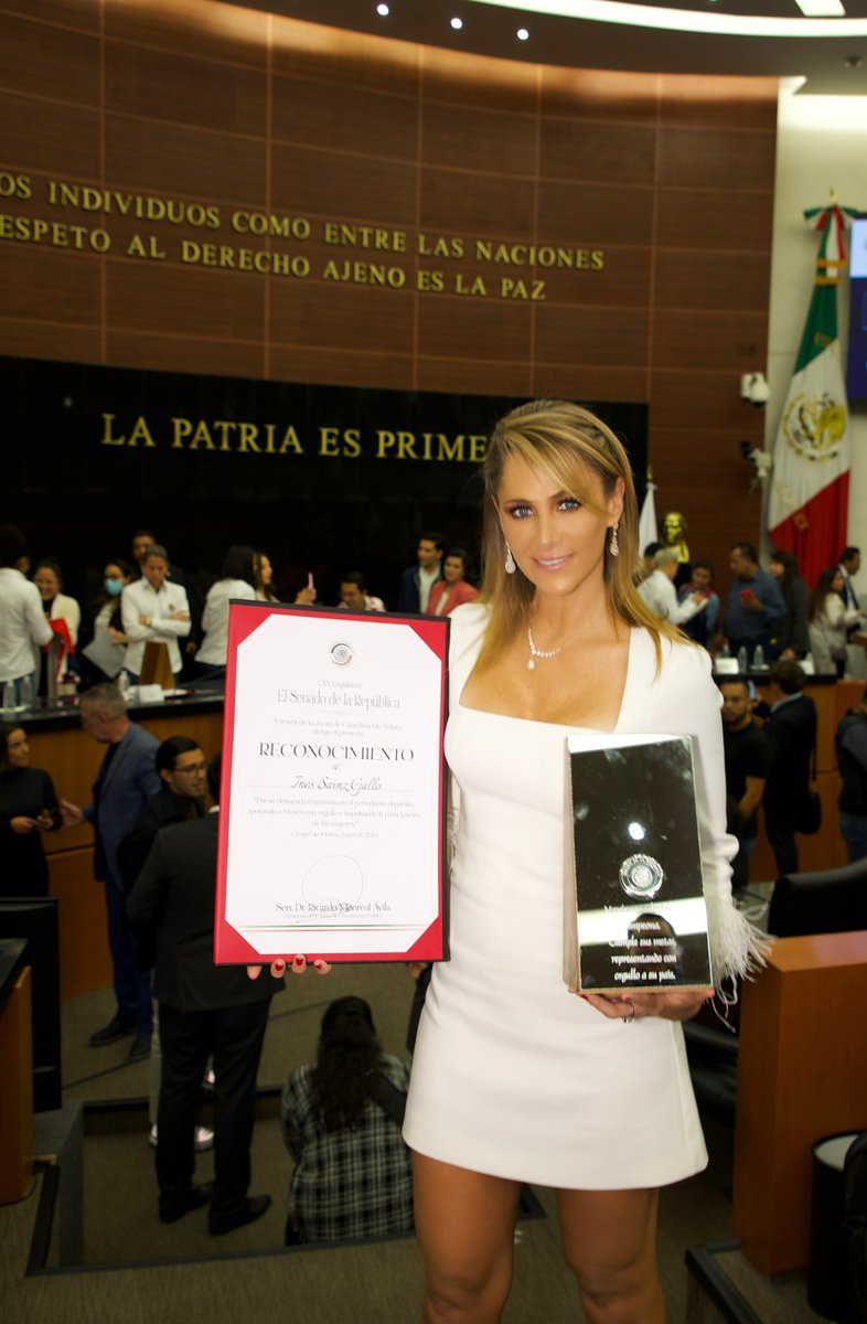 InesSainzG's tweet photo. Agradezco al pleno del @senadomexicano por este reconocimiento a mi trayectoria. Especialmente al Senador @RicardoMonrealA
Para mi es un Máximo honor recibirlo, ha sido un camino de mucho esfuerzo y dedicación pero lleno de satisfacciones que nunca imagine vivir Vamos por más 🍾 https://t.co/ya4USUijTb