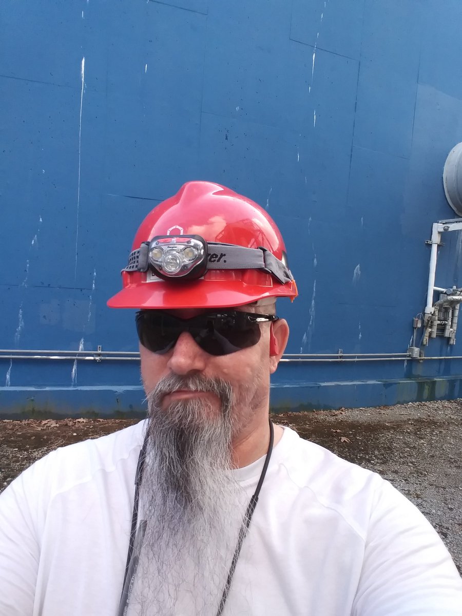 RedRave43920460's tweet photo. #Hidingout #Sidestepping #NukeLife
When the Foreman is calling on the radio and he can't find you! https://t.co/YiV7jUdgbP