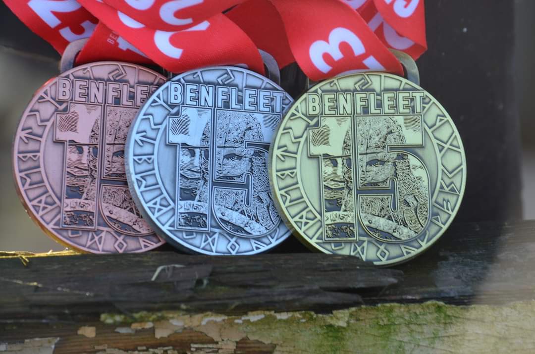 Benfleet15Race's tweet image. Medal share! Medal Share! Medal Share!

The first 25 women over the line 🥇
The first 25 men over the line 🥇
The next 50 women over the line 🥈
The next 50 men over the line 🥈
Everyone else 🥉

I really love this one - I really hope you do too!!
#benfleet15 #benfleet15iwantgold