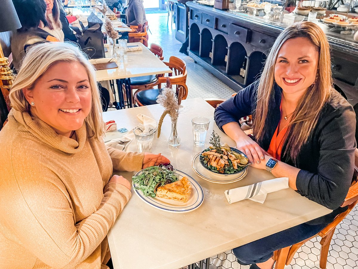 Power lunch today with my fabulous #talentagent Tracey Turner at <a href="/TUKansasCity/">Talent Unlimited</a> YAY!

What a fun opportunity for both of us to hear about life from the other side—I feel so lucky!
#powerlunch #voiceover #talentagency