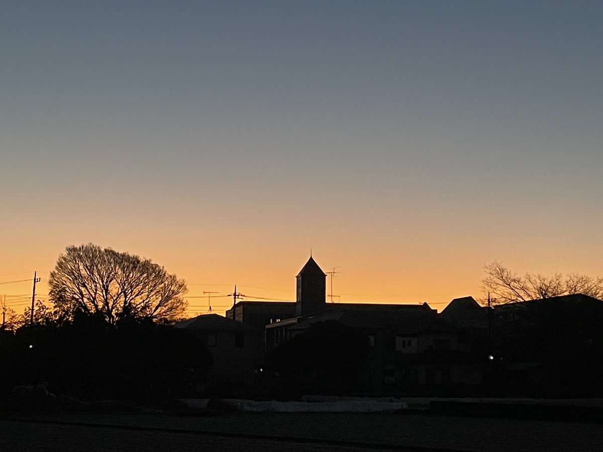 baru_tozan's tweet photo. #runmeter でランニングを完了, 時間 55:30, 距離 7.54 km, 平均 7:22, 456 カロリー.実際は6.5キロのジョギング

今日は健康診断の日

前夜に暴飲暴食をしてしまい、起きたら珍しく胸焼け😨

波乱の予感が…😱

今朝の夜明け前は綺麗でしたよ😊 https://t.co/RkD65nf1LE