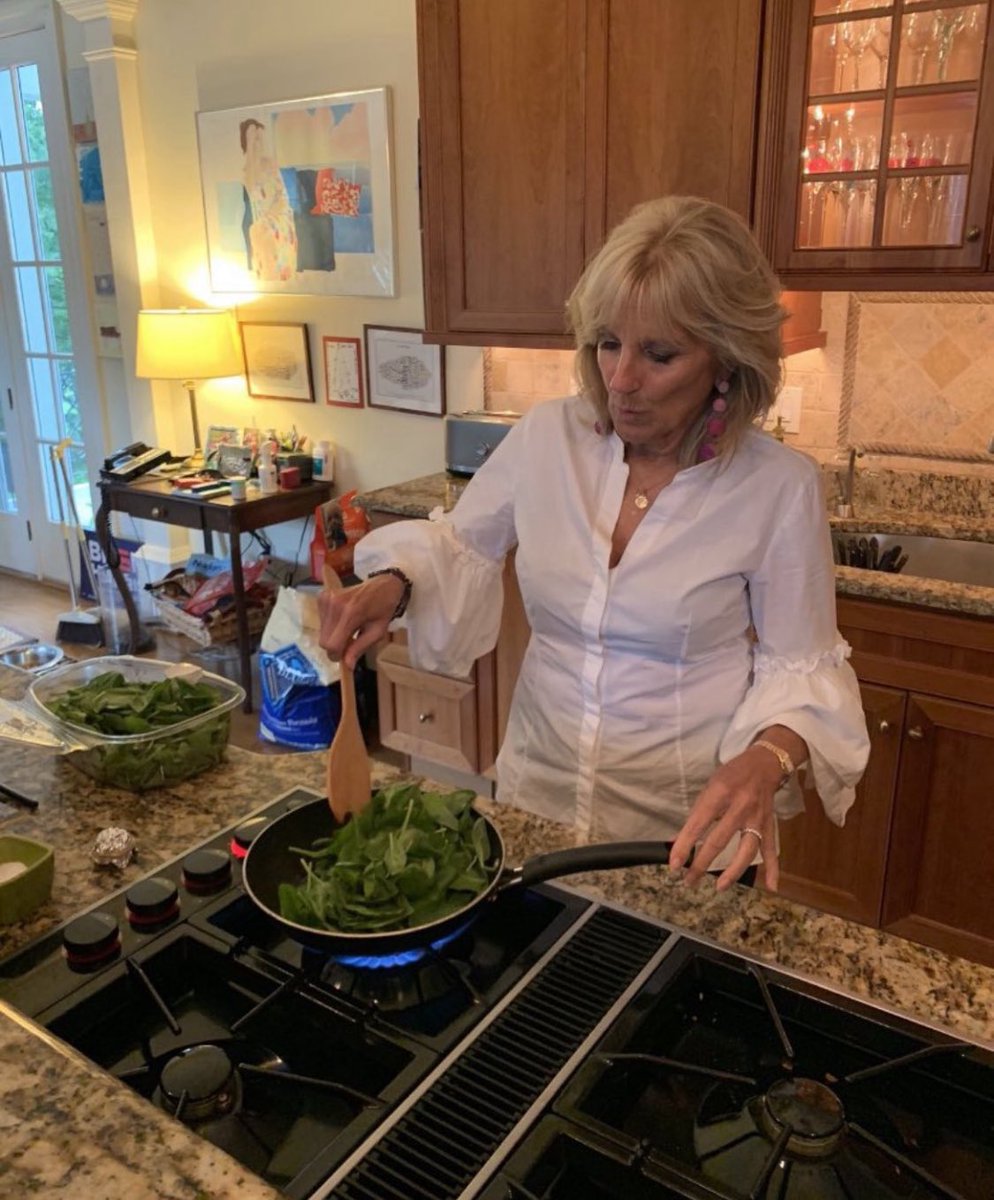 CJheartart's tweet photo. I love your blouse Jill. Link? #cookinwithgas https://t.co/3GujzcaRas