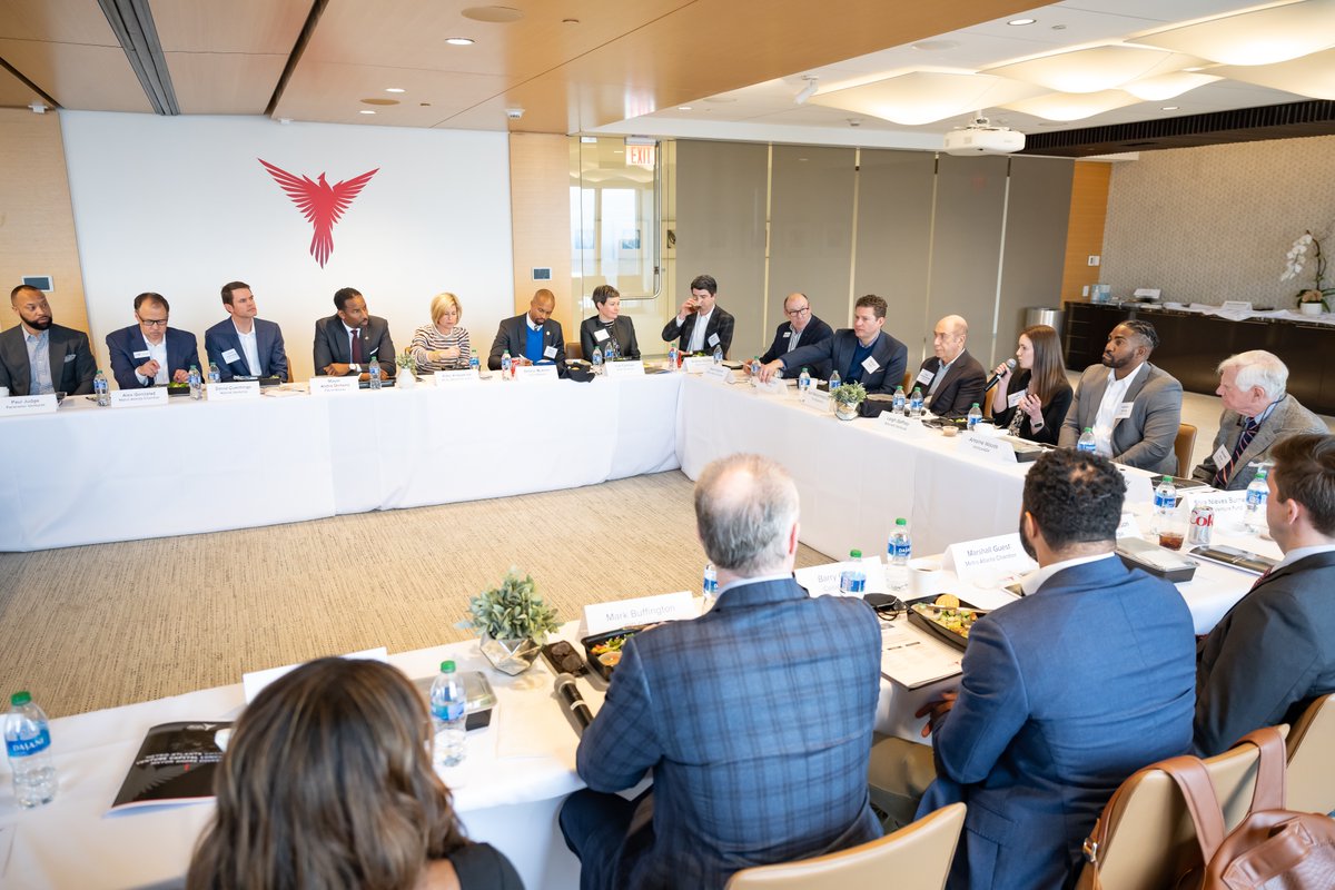 CityofAtlanta's tweet photo. Atlanta has what it takes to be a leading innovation hub. Mayor @andreforatlanta and Sr Tech Advisor Donnie Beamer joined the @atlchamber and Atlanta's venture capital community for a conversation on growing capital access and building a top 5 startup market in our city. https://t.co/9HcxkYqgMY
