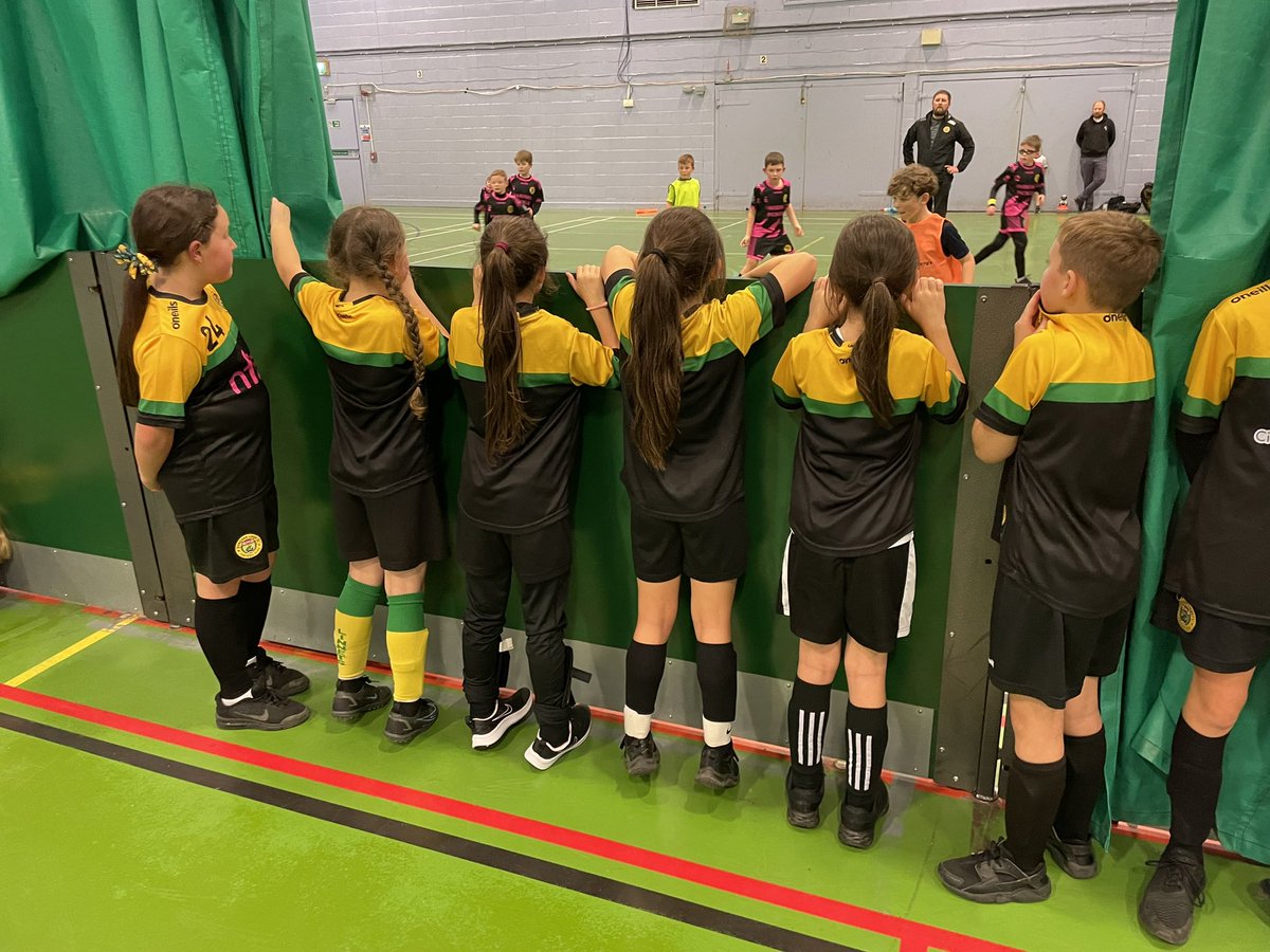 Somehow we managed to grab a training session tonight despite the weather 🌧️
We ran a mini tournament and the girls and coaches all had a fab time 💛💚
