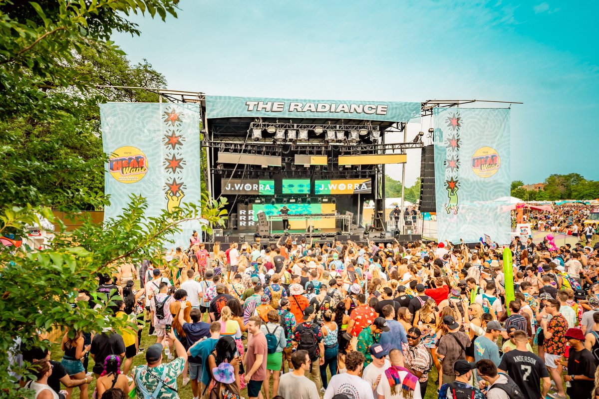 heatwavechicago's tweet photo. THE RADIANCE ☀️🔥 A vibe filled, pattern-lined playground where artists connect up close &amp; personal to fans!

We got lost in the summer days here with @MatomaOfficial, @ShibaSanMusic, @JWorra, &amp; many more.

📸: @DiVisuals &amp; @NancyDHuynh https://t.co/56nYKuSzE2