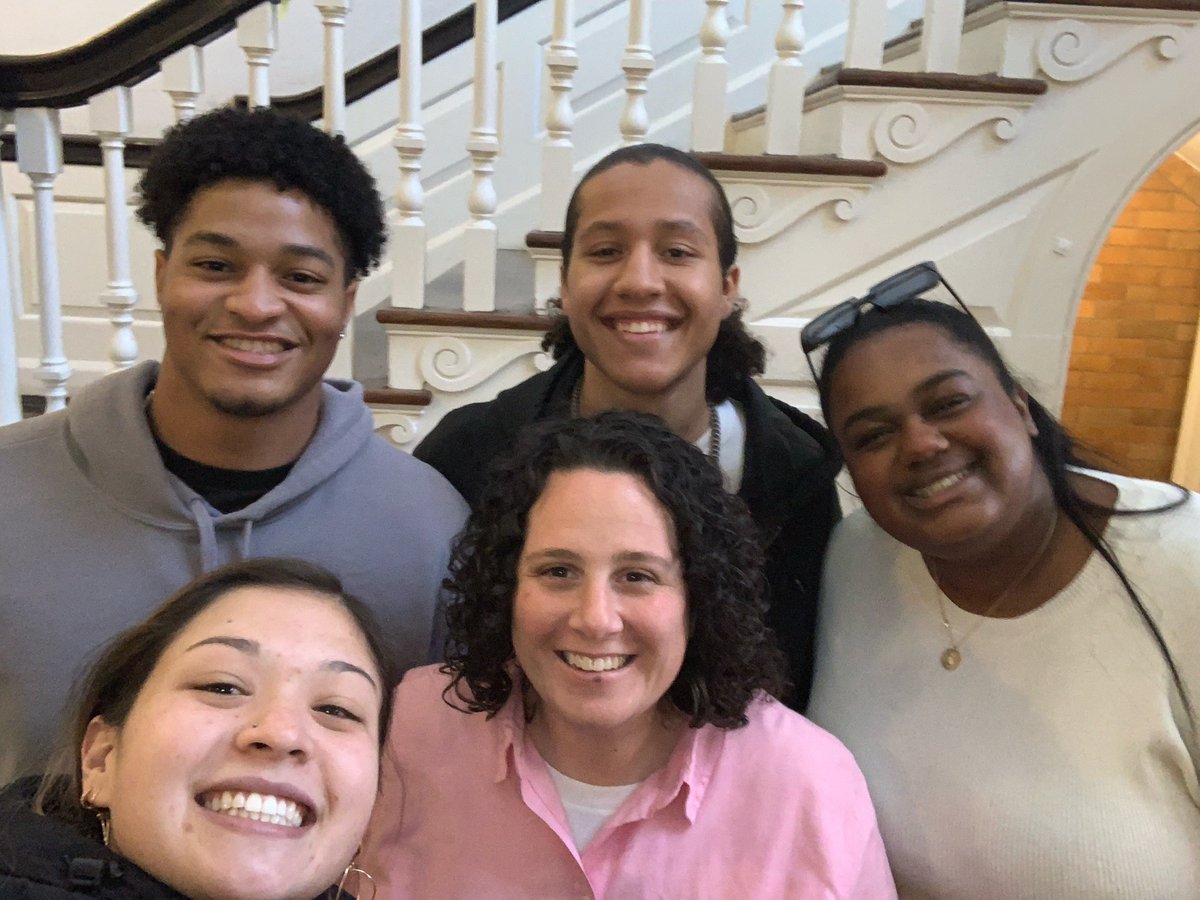 PenncharterOPC's tweet photo. Winter break visits are the best โจ๏ธGood luck to all in '23...can't wait to see where this new year takes you! #OPConnect #PCProud https://t.co/ZkcF99emgU
