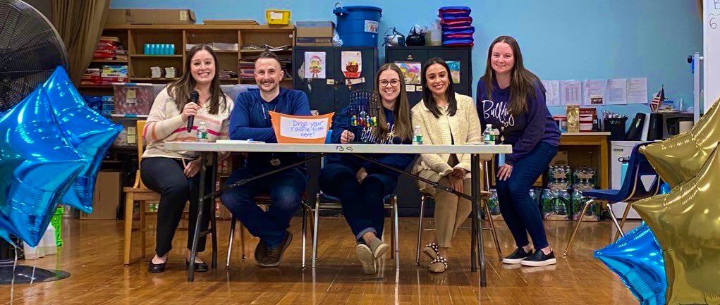 MrsAndersonBG's tweet photo. 4th Grade Bingo Night was so much fun! 💙💛
@BGreenSchool @emeadowschools https://t.co/RShGGwNY6r