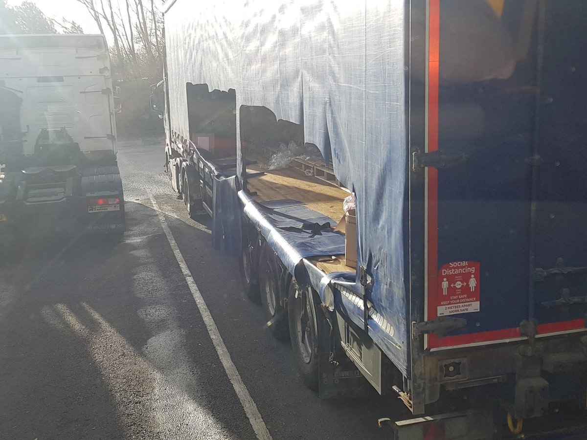 Stafford services last night 22 pallets taken of clothing & 2 other trailers targeted @NaVCIS_UK @NBCS_Tweet @Roadchef @cmpgdep @CMPG @LogisticsUKNews