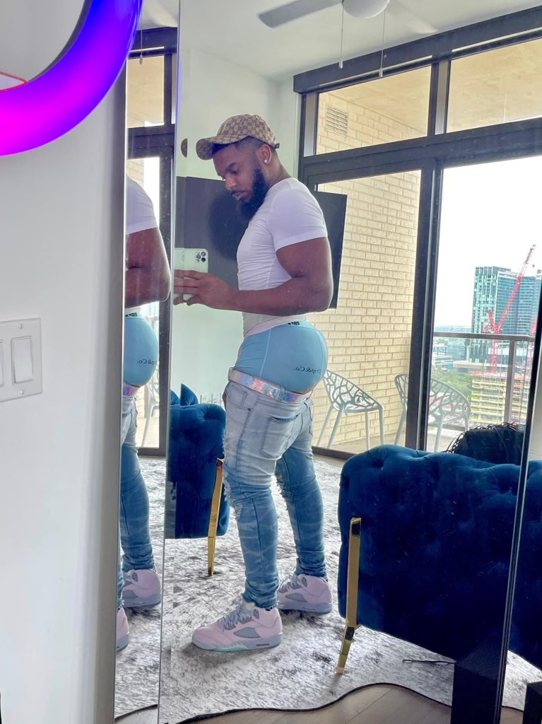 KingPurp1k's tweet photo. 💪🏾 https://t.co/IKQTG6Aqx6