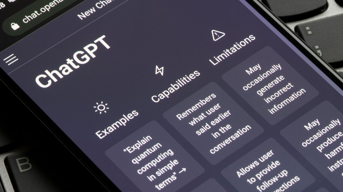 Jea_Janine's tweet photo. Microsoft now wants to add ChatGPT to Word, email: #DeepLearning #IoT #BigData cc: @mikequindazzi https://t.co/KhxkFUspln https://t.co/99H9PCDPcg