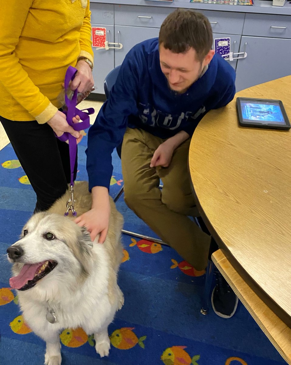 RainbowCenterKC's tweet photo. Rainbow students really enjoyed a visit with Whisper, the therapy dog! #therapydogs #doglove https://t.co/bp2FQ8kG1f