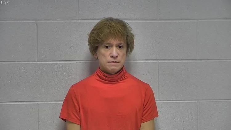 WDRBWAVE's tweet photo. A JCPS teacher is accused of sexually groping men while "attempting to appear female": https://t.co/ofQt21BMa4 | @GraceHayba https://t.co/sRTfE59QSn