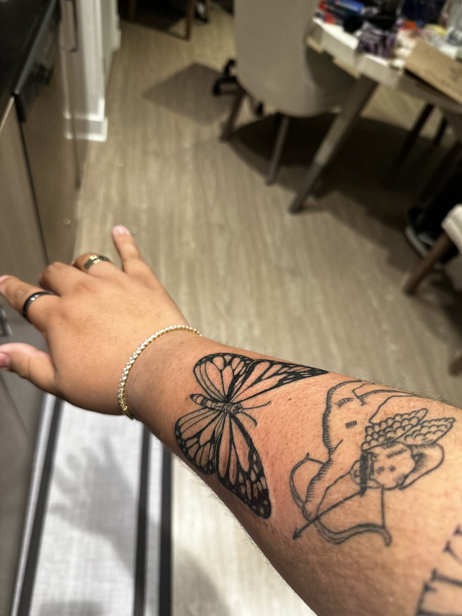 heyimozzyy's tweet photo. Adding to the collection😗 #tattoo #bear #tat #bigboy https://t.co/xtImFHz2sT