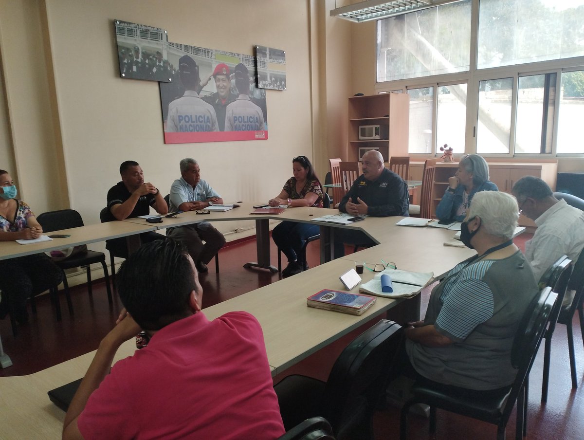 #11Ene
@GralLuisGamez, director UNES Caracas, se reunió con los Docentes Responsables de Unidad Curricular para la planificación y confirmación de un equipo multidisciplinario que permita potenciar los procesos formativos del CEFO.
@CeballosIchaso1
@zavarse_fabio
@UNESUNIVERSIDAD