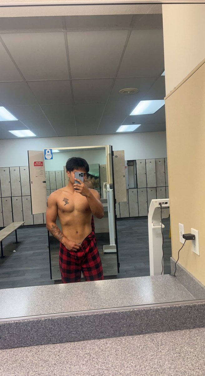 ccalvan21's tweet photo. was feeling like a slut today at the gym https://t.co/5wR8A7vojl