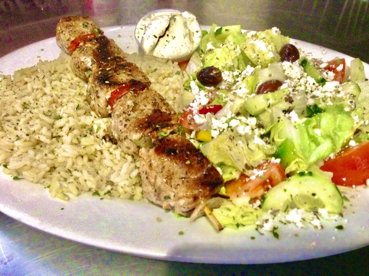 🍽️TODAYS SPECIAL!🍴
Score with our fresh & delish Chicken Souvlaki Dinner!
Comes with ztaztiki+rice & greek salad!🥗

Plus catch the Leafs on multiple TVs+LIVE MUSIC on now🎸
All in laid-back Luxe vibe & family like service!😎
#TorontoEats #KebabNight #Foodie #Service #Atmosphere