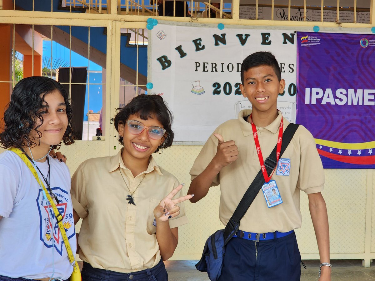 💙 Brindamos bienestar a más de tres mil docentes activos y jubilados, estudiantes y comunidad en general de la pquia. 23 de enero en Caracas, entregando además ayudas técnicas y medicamentos.

¡Seguimos desplegados en cada rincón del país!

.<a href="/NicolasMaduro/">Nicolás Maduro</a>
#PatriaPróspera