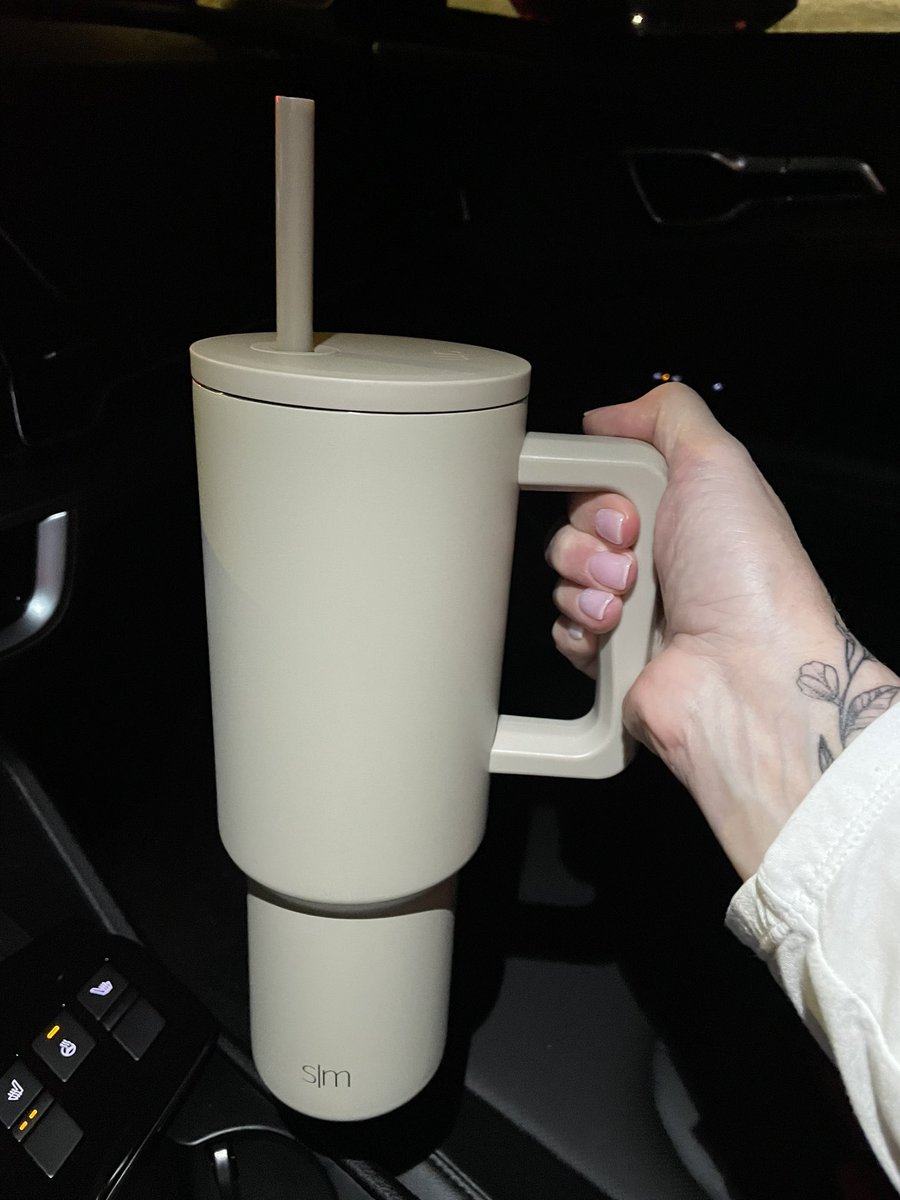 seashell_93's tweet photo. Hydrate goals ✔️. This super cute tumbler is the best, cuter even than a pricier ‘other brand’ and I’ve recommended to numerous people who have already bought one. Now I need more colors!!  Thanks @simplemodernco #stayhydrated #mywaterbottleiscoolerthanyours #shopsimplemodern https://t.co/FhacGFjecp
