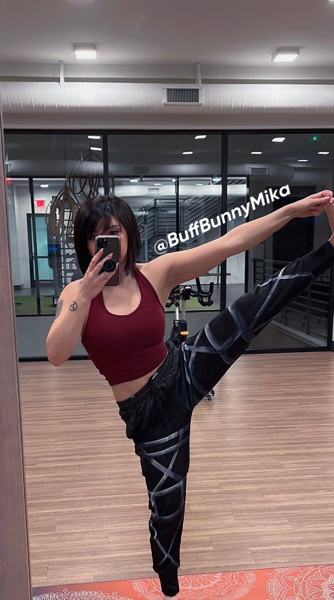 Kingdom_Finder on Twitter: "RT @BuffBunnyMika: It’ll take more than shit photo cropping to stop me"