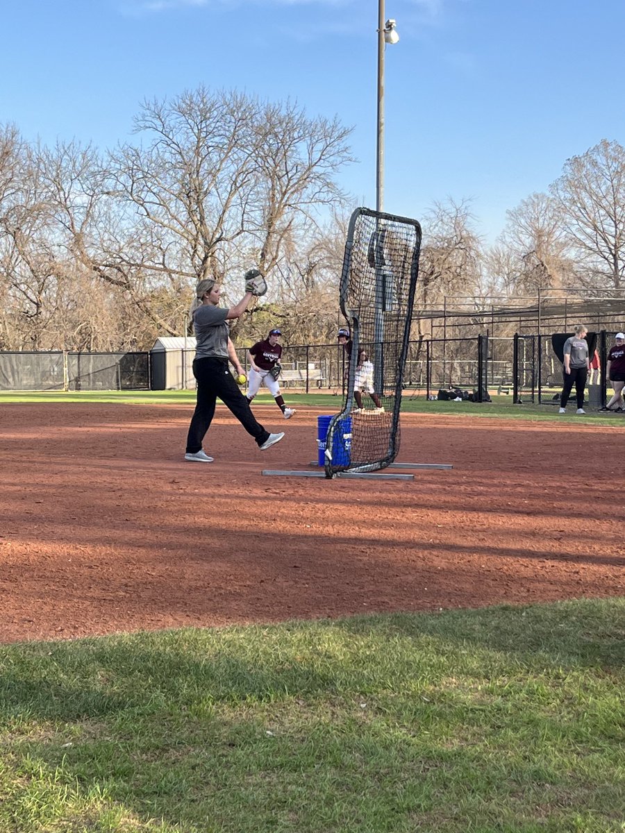 So great to have ⁦<a href="/emmiotto/">Emily Shillow✵❁✹❊❅</a>⁩ former ⁦<a href="/Lion_Softball/">East Texas A&M Softball</a>⁩ All-American pitcher now a ⁦<a href="/TWUSoftball/">TWU Softball</a>⁩ Assistant Coach #GoPioneers
