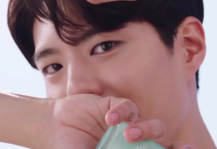 DF91PwEG7ObjsPP's tweet photo. 右から左から何処から見ても
ドキドキしちゃう😳
素敵なBOGUMMY 声が又ドキドキを増させる~💗
#ParkBoGum
#パクボゴム
#BIOTERM💙 https://t.co/xar5Io8VfP