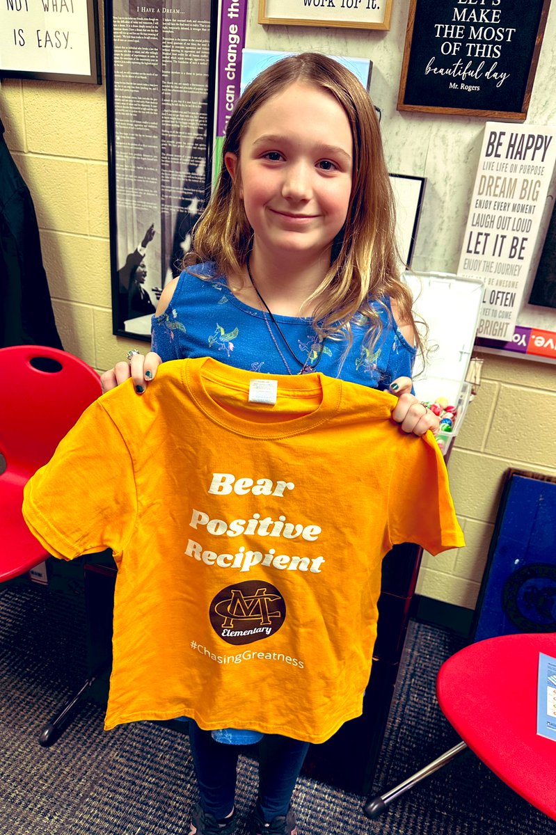 the_MrBraun's tweet photo. We had a BIG day for Bear Positives! I absolutely love the excitement and pride on students faces when they earn their BP. Rewarding positive choices, respect, hard work, kindness and grit with books, spirit wear and recognition 🤩🐻👍🏽🏆📚#kidsdeserveit #simplylead #gobears https://t.co/13iECwTkpK
