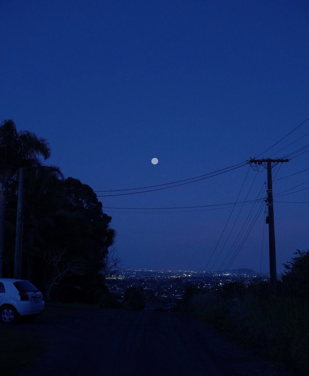 ezraleary's tweet photo. Blue moon https://t.co/PeGT1yfp2f