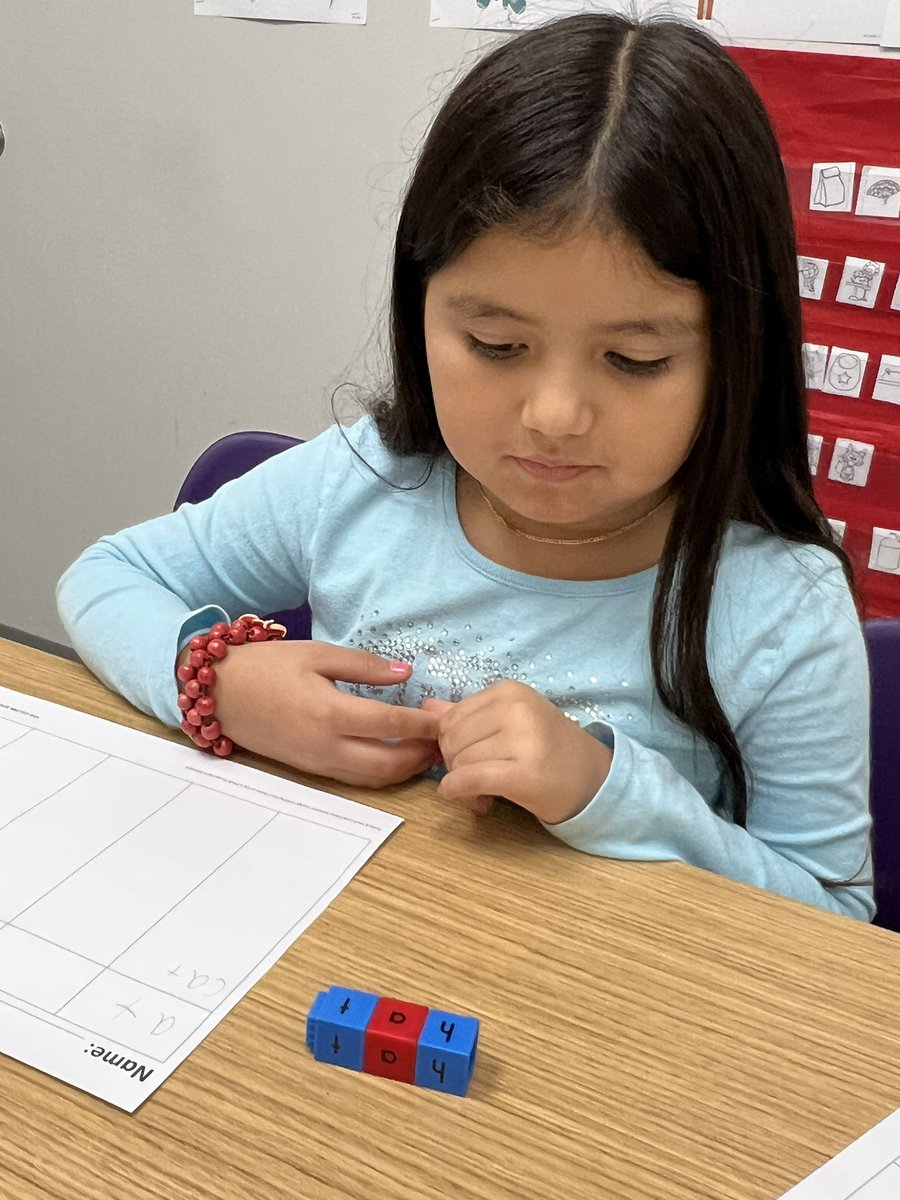 Another productive day in RTI building CVC words with our reading rods. They loved them! Thank you @cburdick015 ! @HumbleISD_RtI @HumbleISD @MsBenton_LLE_AP @ElizabethFagen @ArmyAg86