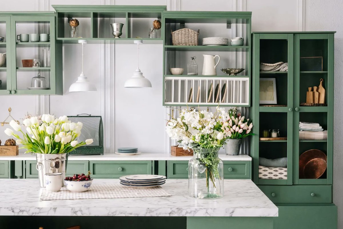 While some tend to focus on backsplash materials for a kitchen reno, the real choice is paint color for your cabinets. We chimed in on @marthastewart’s “5 Kitchen Cabinet Paint Colors That Will Never Go Out of Style” to navigate this design decision. buff.ly/3Zh52em