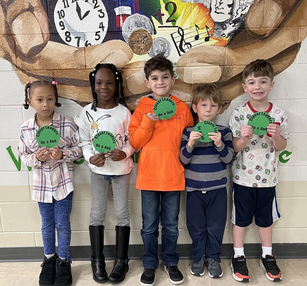 amylcowan's tweet photo. These Olde Sawmill 1st Graders are “On a Roll”. Keep up the good work! @oseDCSD https://t.co/sKPHp4V9Wt