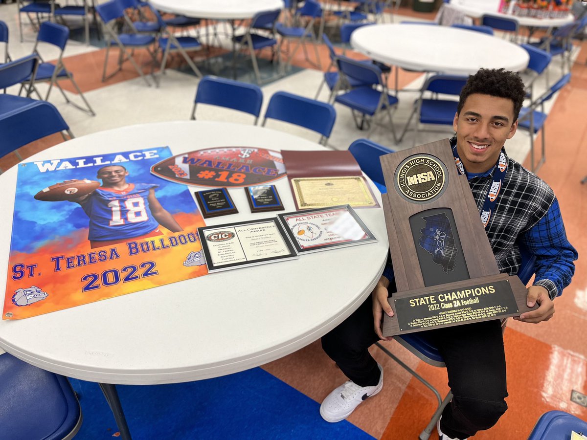 🏈🏈🏈 2022 was a great year!!

Week 3 Herald &amp; Review Player of the Week 🏆
All CIC First Team- Unanimous Selection 🏆
All Macon County Defensive End 🏆
Voted Team Defensive MVP 🏆
Most Team Tackles Award 🏆
All State Honorable Mention 🏆
State Champion 🏆

#BlessedAndGrateful