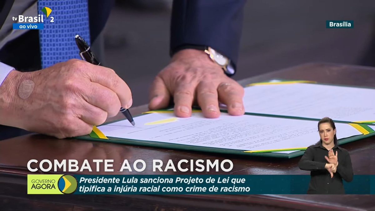 Sancionou!Sancionou!
O Presidente <a href="/LulaOficial/">Lula</a> acaba de sancionar o projeto de lei que tipifica o crime de injúria racial como crime de racismo.
Uma vitória histórica para todas as pessoas negras que agora possuem um mecanismo jurídico efetivo de repressão ao racismo individual.