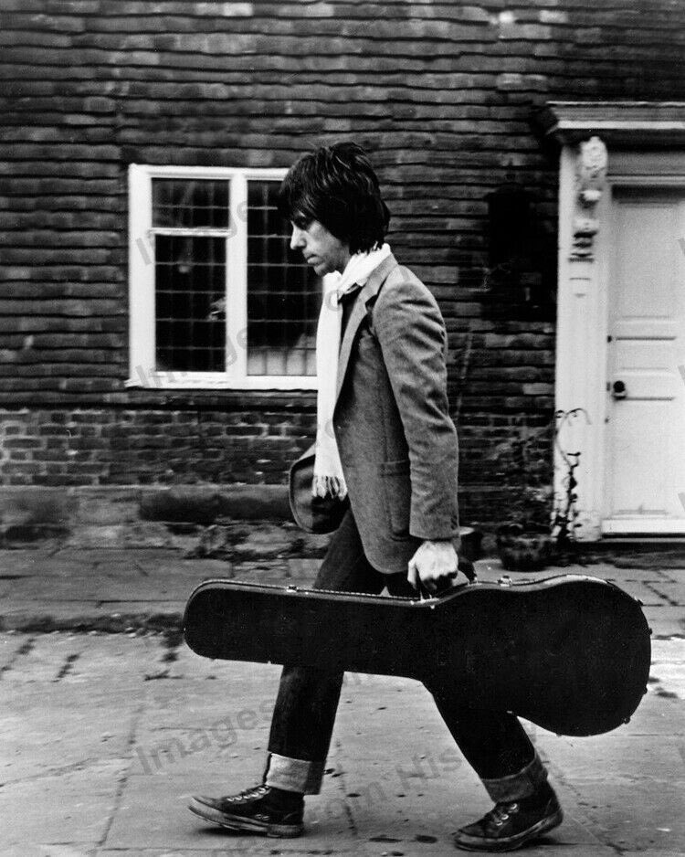 PofoColone's tweet photo. Buon viaggio Jeff 🧳🤍🎸

#jeffbeck #ripjeffbeck #thewizard https://t.co/ZJZ4mtJRxR