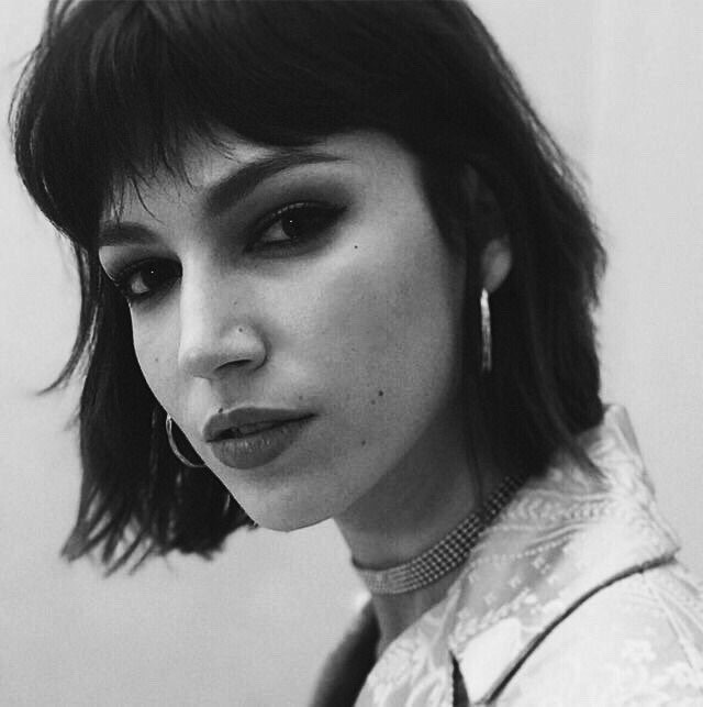 OfSwiftShade's tweet photo. ⠀
Light is easy to love.
Show me your darkness.

— R. Queen

#WCW #WomanCrushWednesday 
⠀ https://t.co/ry63Yalcfv