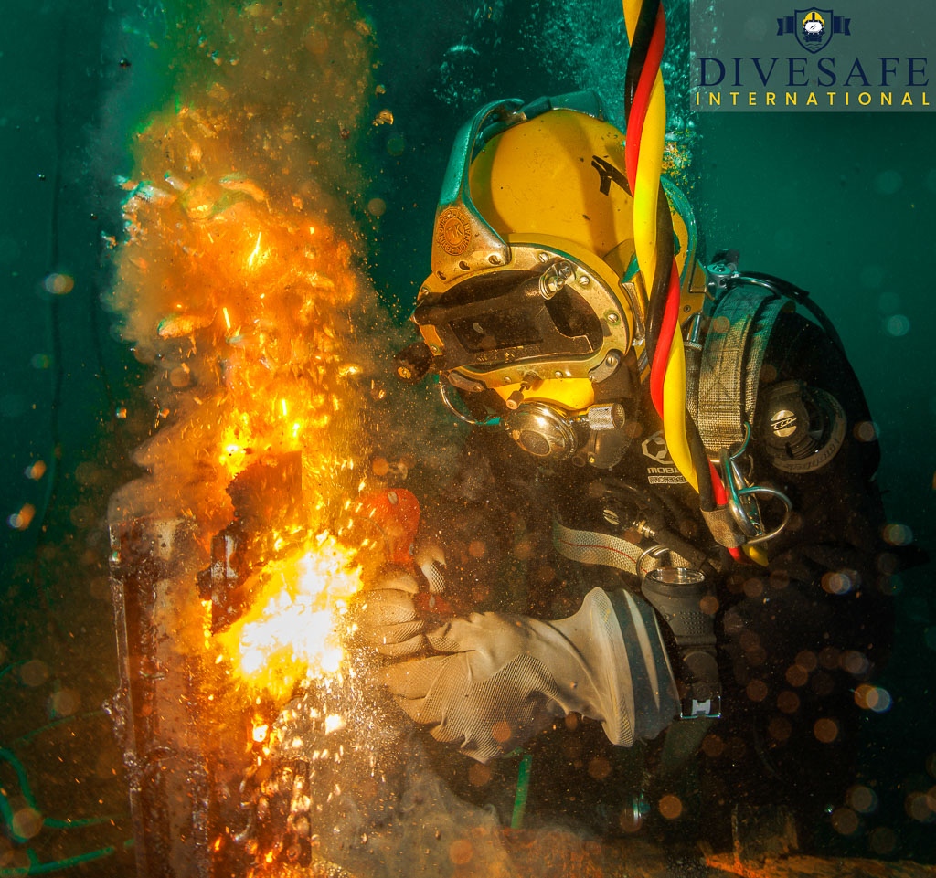 Only on Surface Supply are you going to be making sparks under water. Check out our bio to claim your spot!

#welder #weldernation #weld #welders #diving #uwphotography #dive #uwphoto #uwpics #diver #divegear #uwlife #underthesea
#jobsite