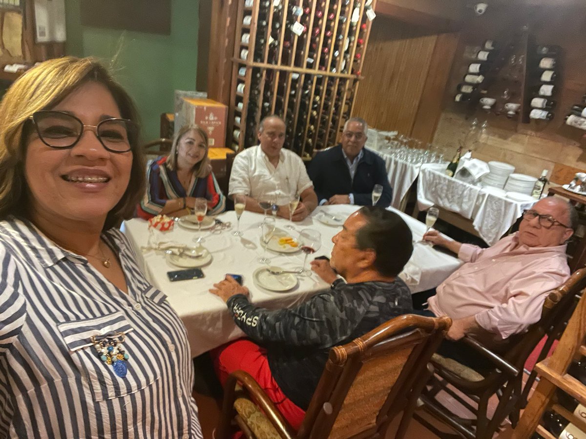 sagrariogomez's tweet photo. Ellos celebraron la vida conmigo, gracias a @haimethomasfc @ramonfadul @amauripolanco @antonycordova @gladialisa #mis50 https://t.co/ObVrxXKpF9