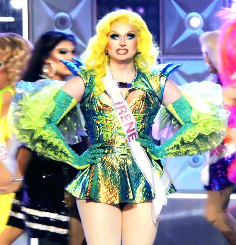 elliss_seven's tweet photo. LS7 HAS INVADED RUPAUL'S STAGE 🛸
A d-fin shrug I made ended up on @rupaulsdragrace. Worn by the STUNNING @irenethealien.
I can't believe this happened!!!! 😭
This is like a rite of passage for me.
#alienqueen #cyberfashion #spacedrag https://t.co/bM9QvqHiK0