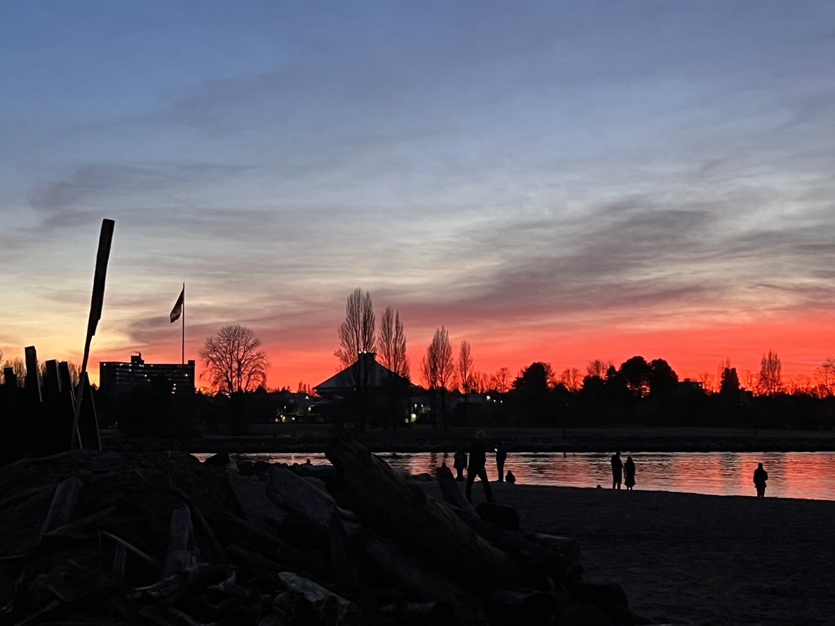 hanan_kachmar's tweet photo. الجمال،، هو ذلك الخيط الرفيع ما بين الحقيقة والخيال❤️
#Sunset_Beach,,
#Vancouver
#mood❤️❤️ https://t.co/HUyDYr91JY