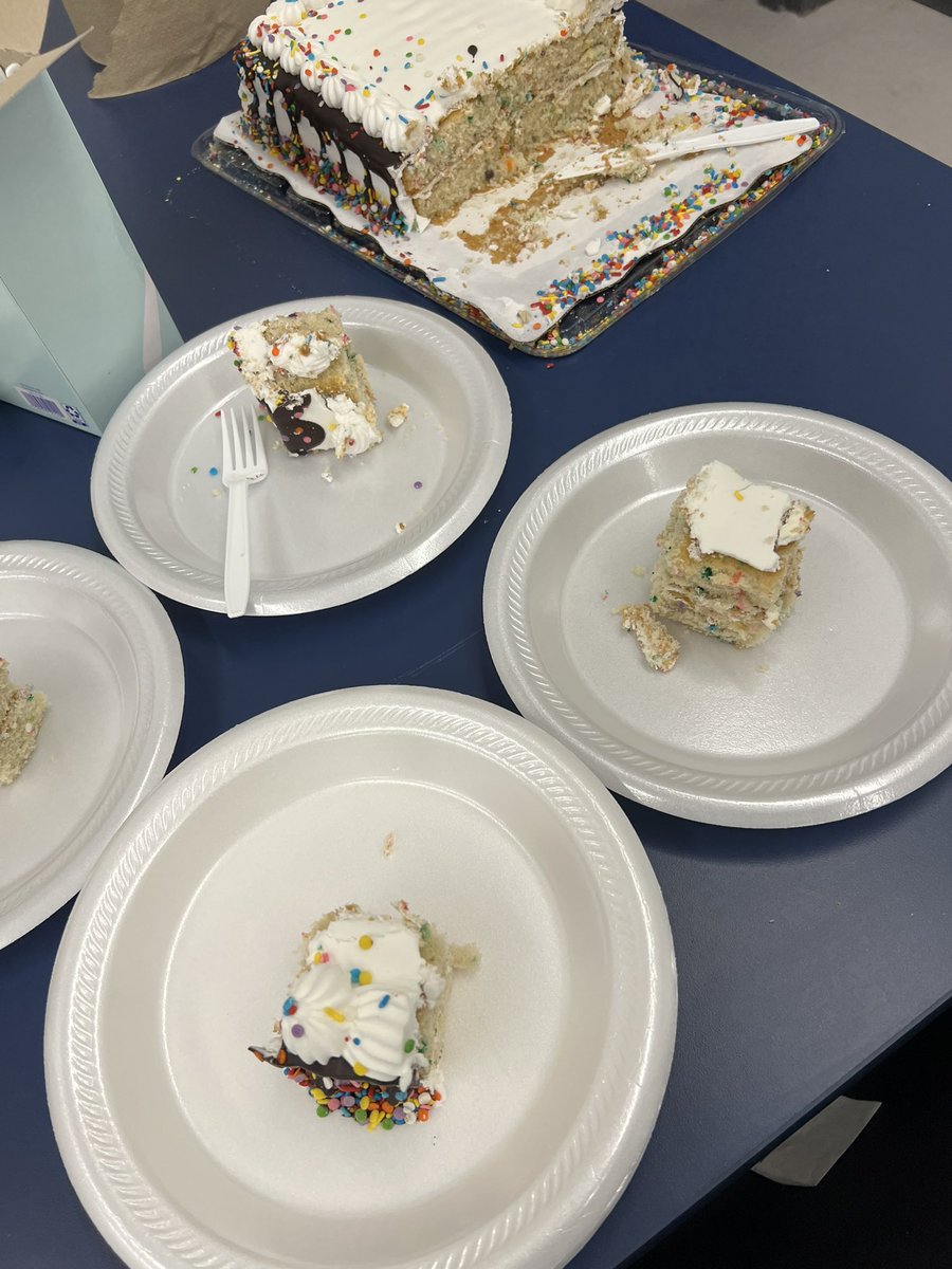 Thank you Mr Miranda and all at Ben Narbuth for the birthday retirement cake. It was very very sweet of you!!@BNarbuth_ES