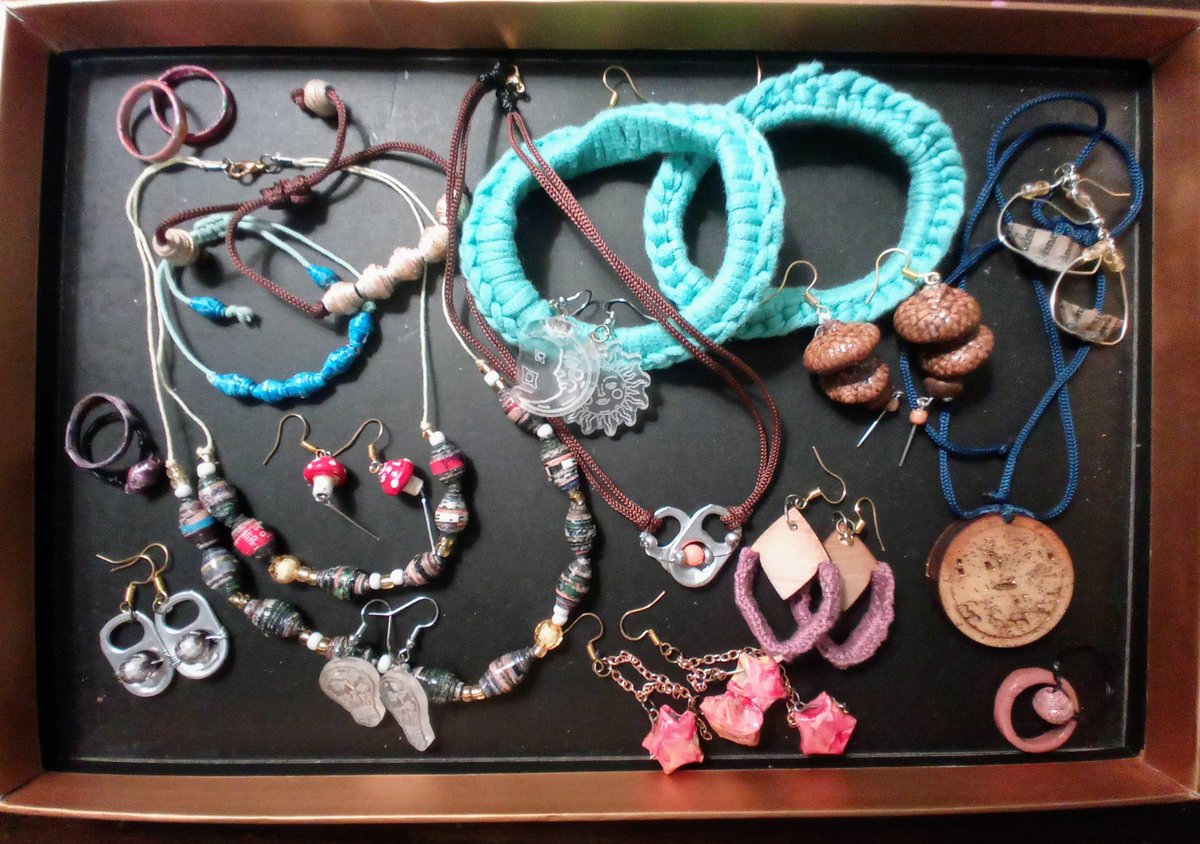 This <a href="/FHSkats/">Fredericton High School</a> #EnvironmentalScience student used her incredible creativity and all the scrap wood and leftover materials in the #Innovation Lab to make some amazing jewelry! #reuse  <a href="/UN_SDG/">UN Sustainable Development Group 🇺🇳</a> <a href="/brilliant_labs/">Brilliant Labs / Labos Créatifs</a>