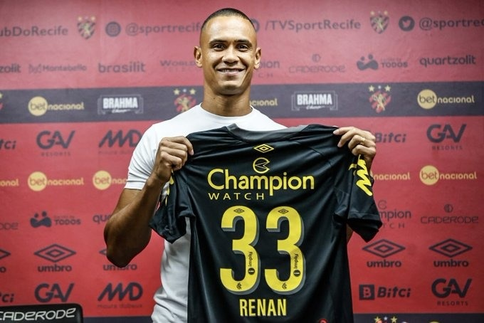 O goleiro Renan estreia com a camisa 33