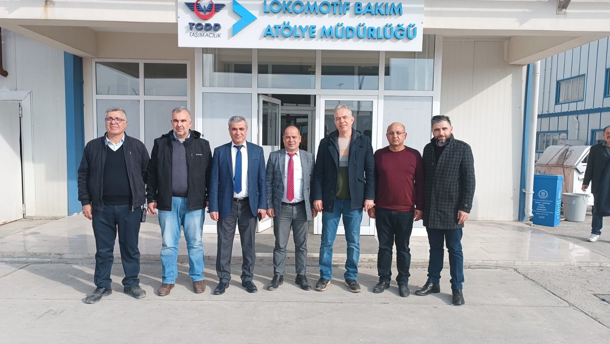 cumaliaktop's tweet photo. Bugün TCDD taşımacılık A.Ş Yük servis müdürümüz @ARIKMERT, Yük Servis müdür yardımcımız @mehmeter2701 ve yenice araç bakım ve onarım müdürümüz Ömer Tolun bey ile makinist sorunları hakkında toplantımızı gerçekleştirdik.
#Adana
#Demard
@uyalcin_
@OOrekci
@YYalcingil https://t.co/ADv9LiPhpI