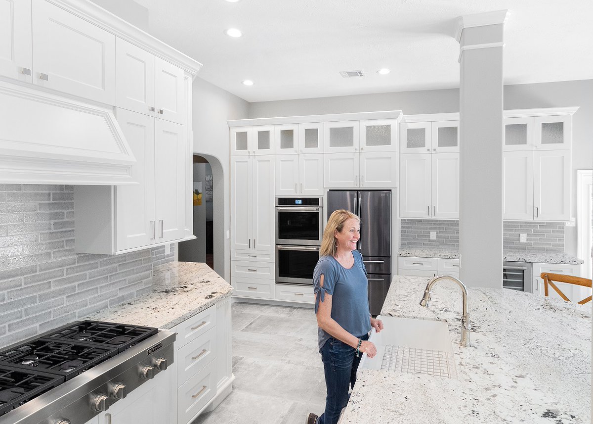 SCMDESIGNGROUP1's tweet photo. Dreaming of a large, open kitchen with plenty of counter space and plenty of storage - perfect for entertaining or just having the whole family together! #kitchendesign #largespace #entertaining https://t.co/7giCz9tyMG