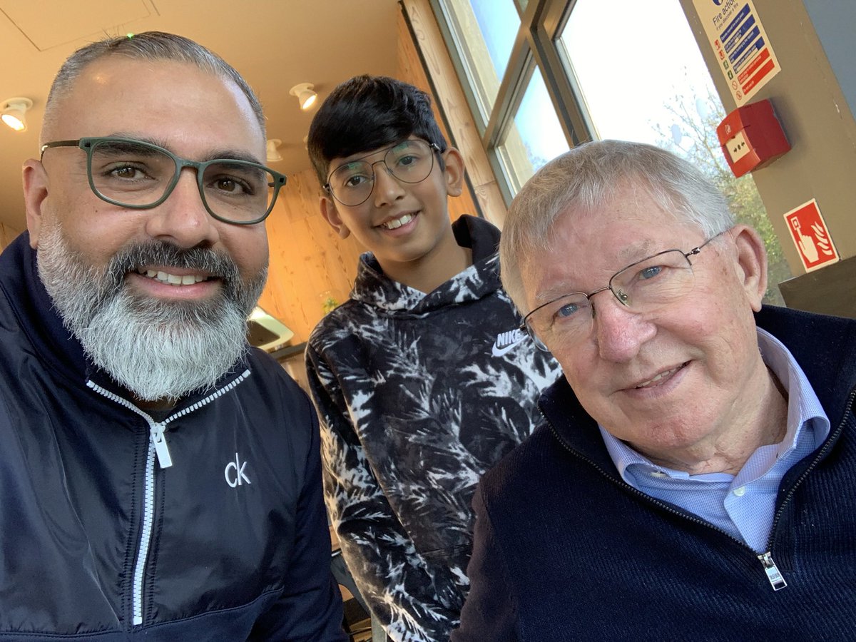 Not every day you get to chat to a living legend #siralexferguson #ManUtd #ManUnited <a href="/ManUtd/">Manchester United</a> <a href="/UnitedStandMUFC/">The United Stand</a> <a href="/manunitedzone/"></a>